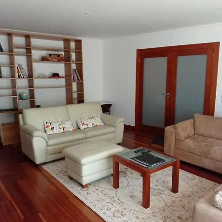 Moradia, 4 Quartos, A 200 Metros Da Praia Holiday home Perafita