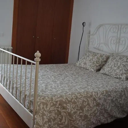 Prázdninový dům Moradia, 4 Quartos, A 200 Metros Da Praia